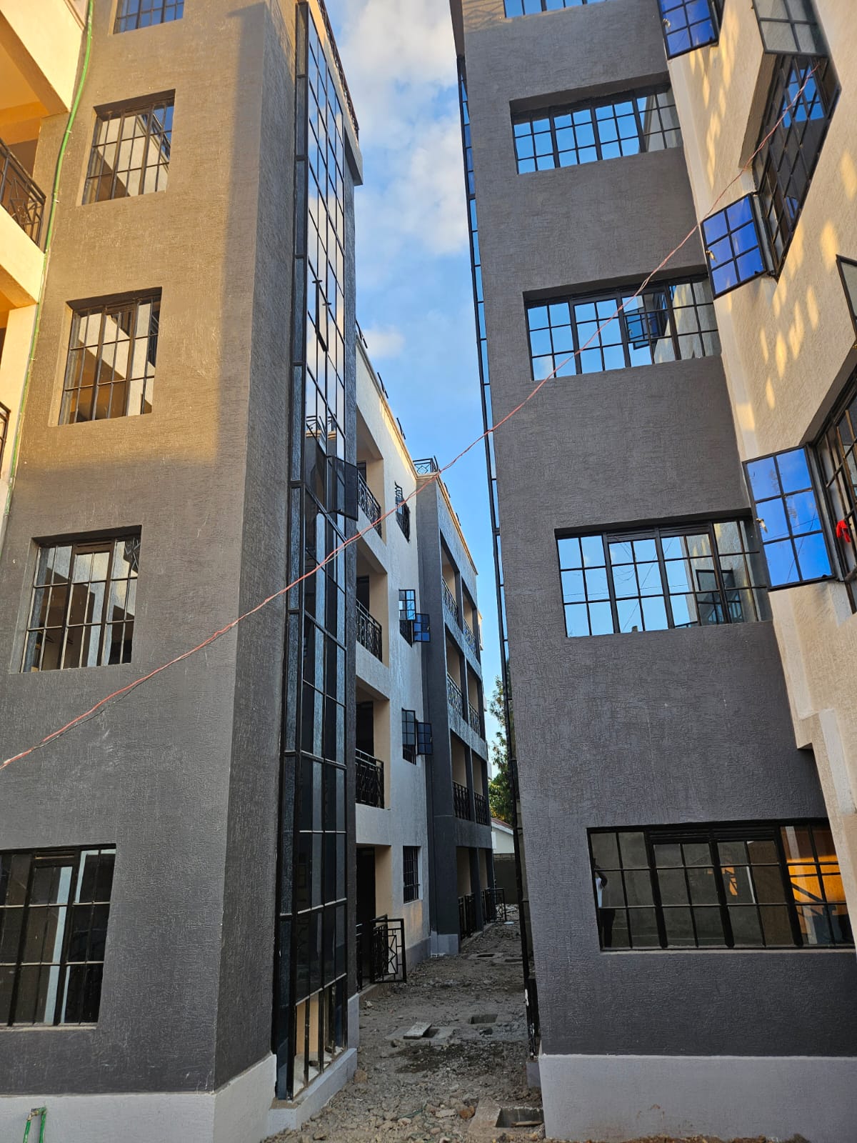 Dollar Heights Apartments — courtyard between blocks